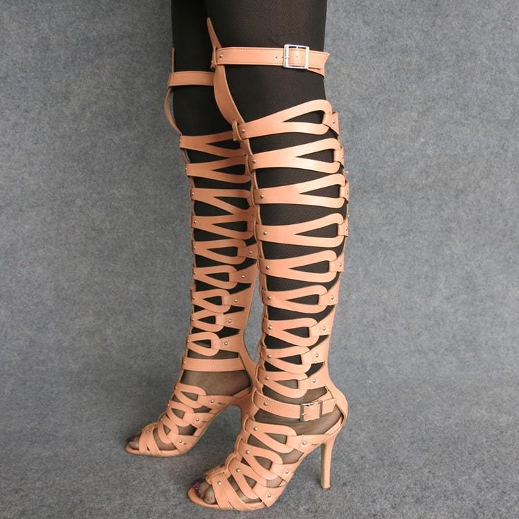 Bottes hautes au design évidé