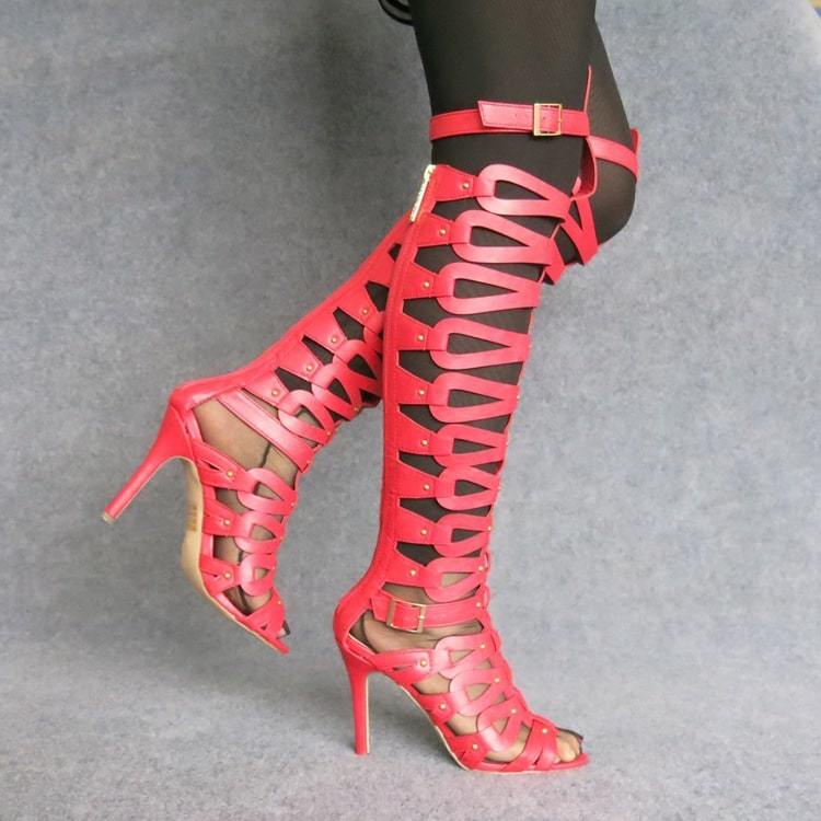 Bottes hautes au design évidé