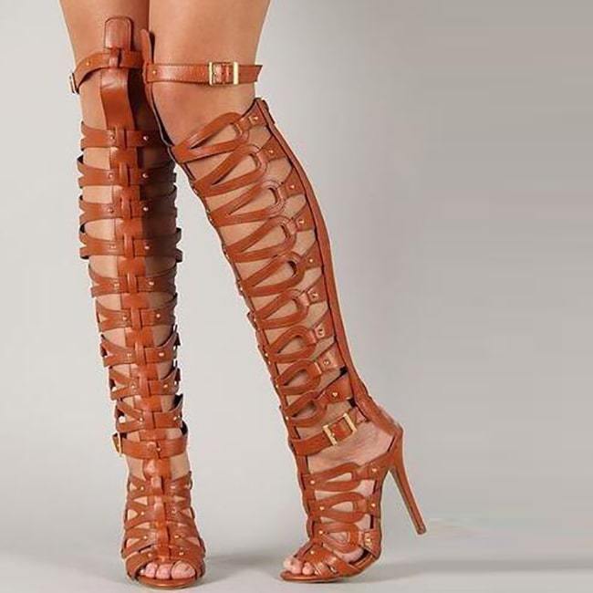 Bottes hautes au design évidé