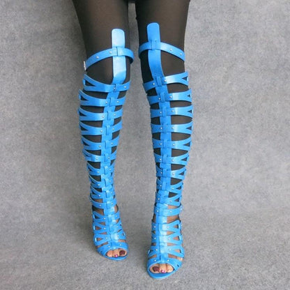 Bottes hautes au design évidé