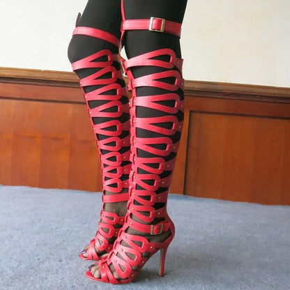 Bottes hautes au design évidé