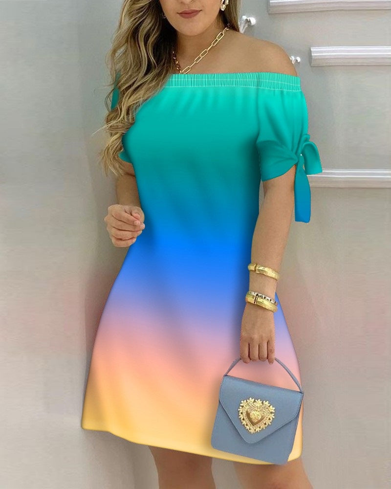 Vestido corto sin tirantes con mangas cortas con estampado 