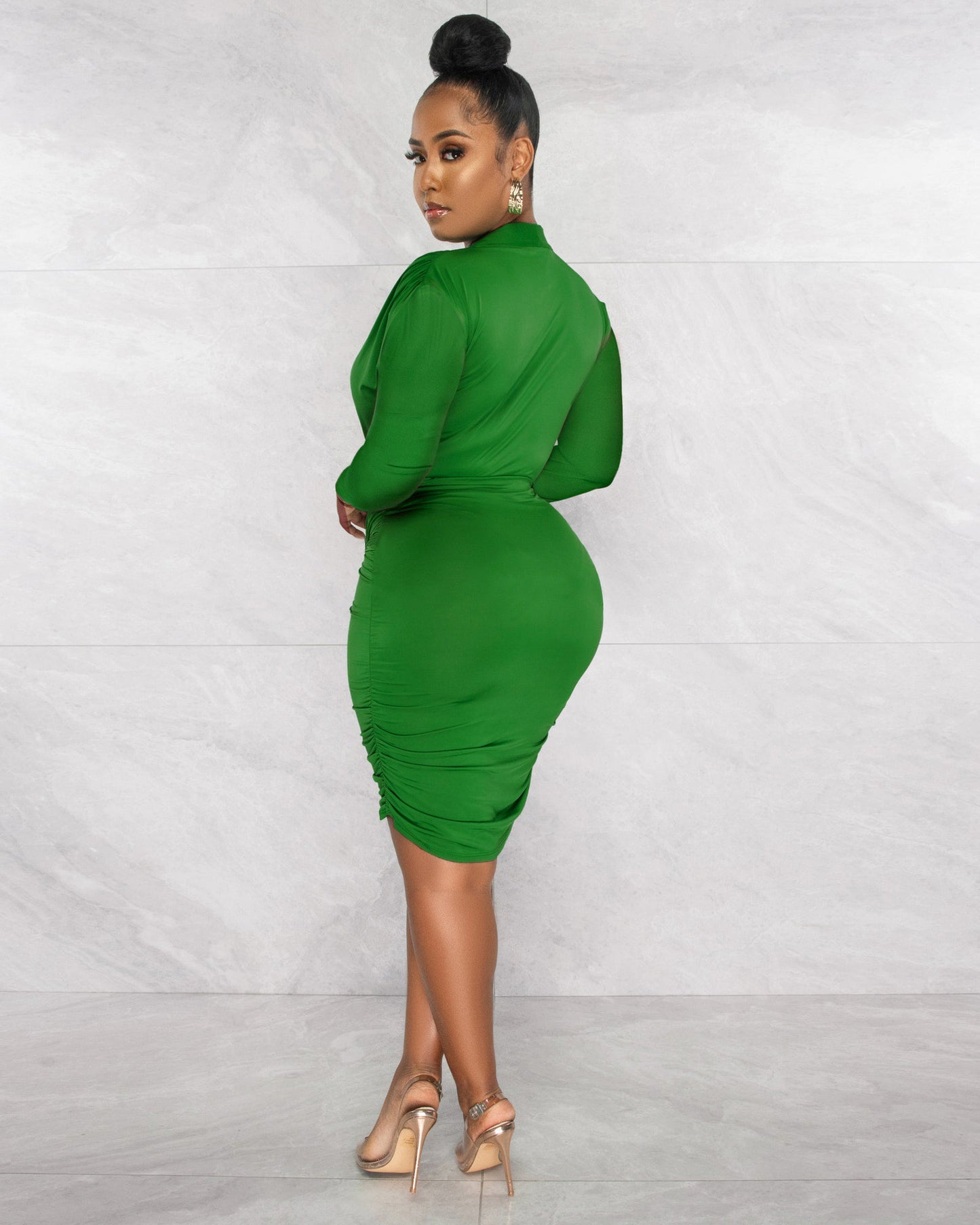 Robe courte serrée col plongeant manches longues automne et hiver sexy - Chic&Shines