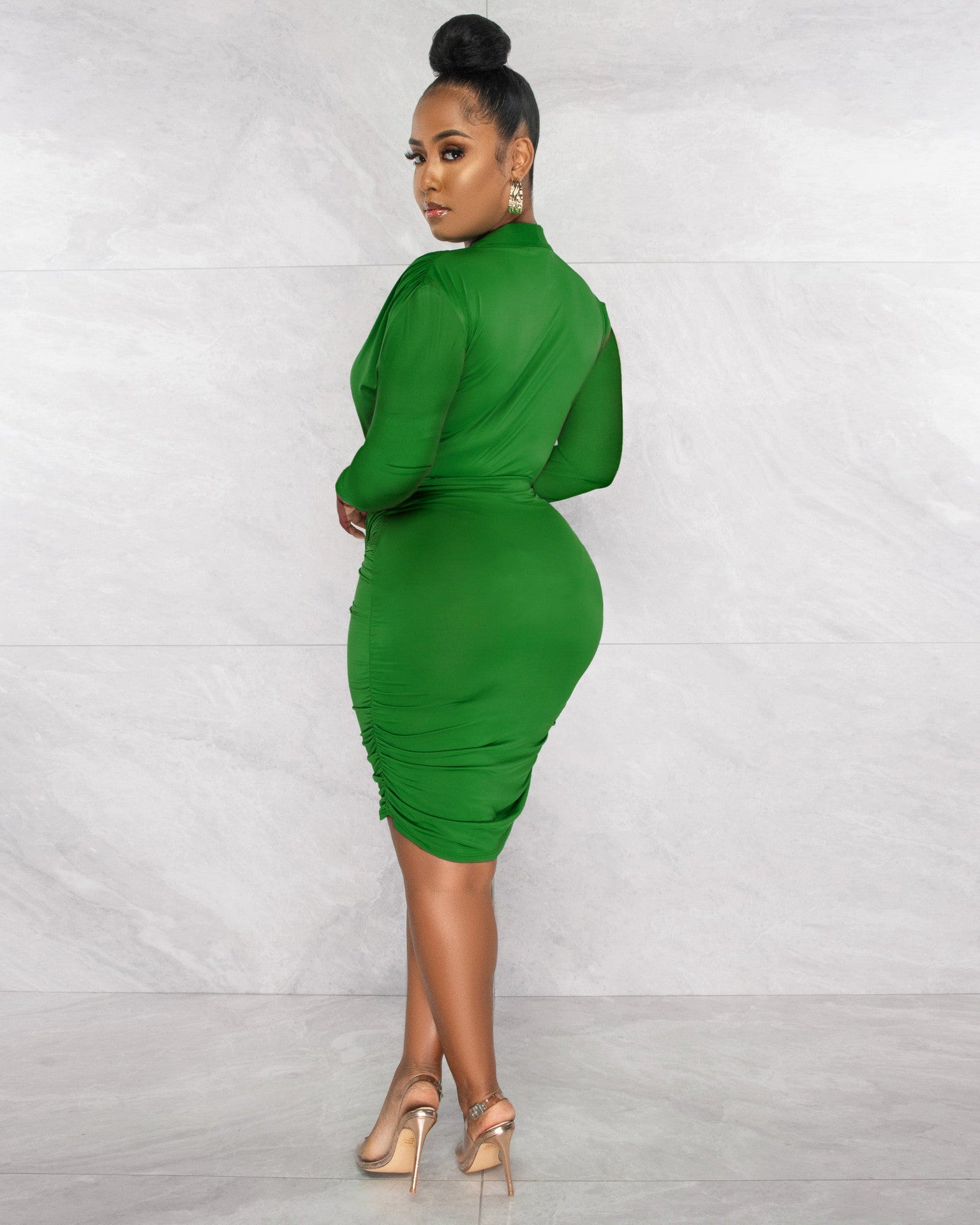 Robe courte serrée col plongeant manches longues automne et hiver sexy - Chic&Shines